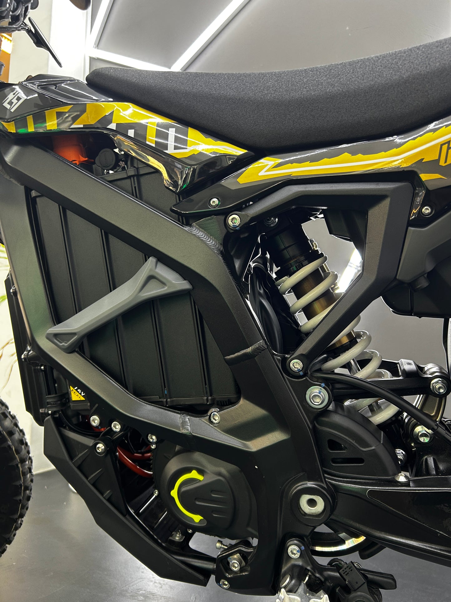 SURRON ULTRA BEE HP [2025]